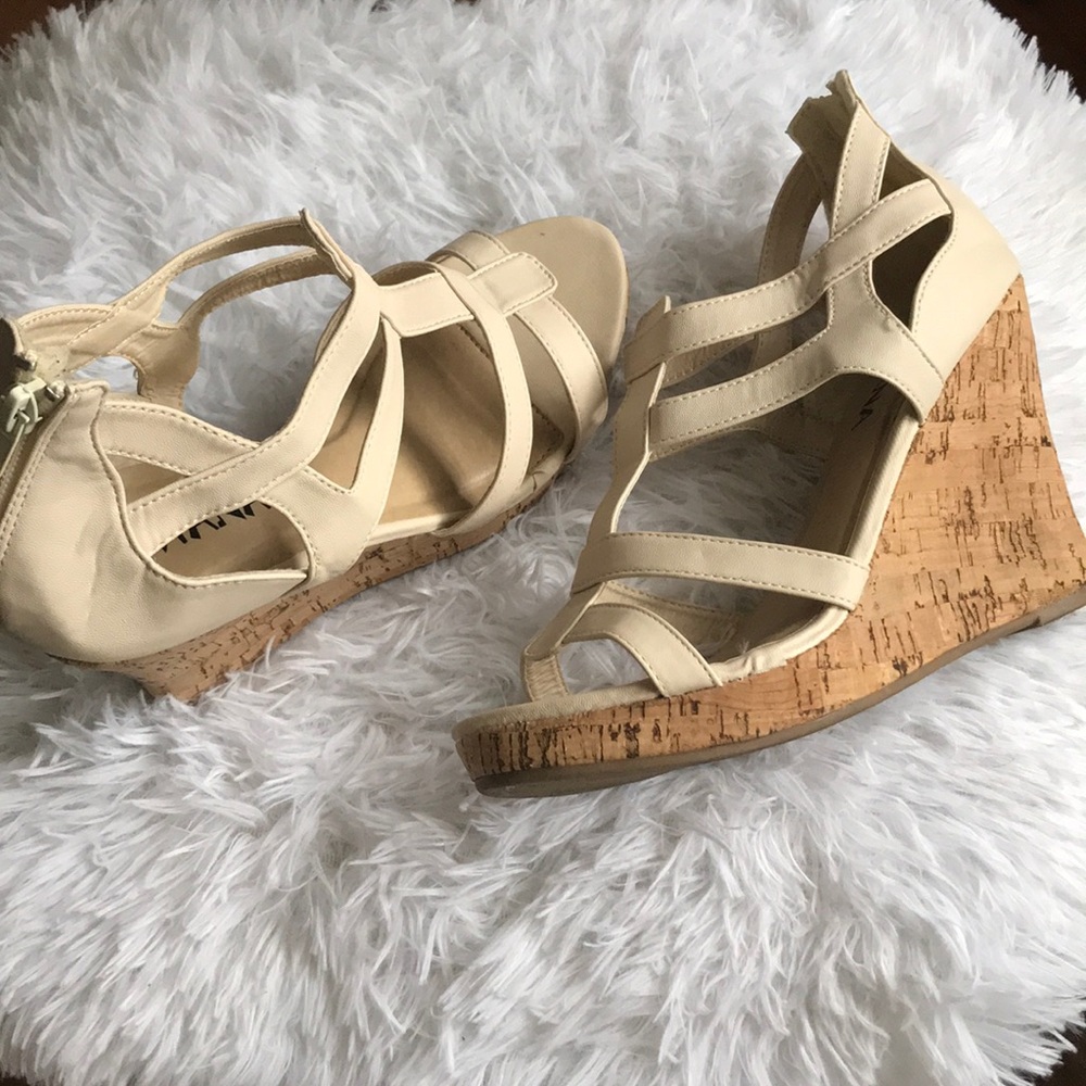 Cream Wedge 🌸